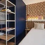 Ibis Gare Montparnasse Catalogne מלון