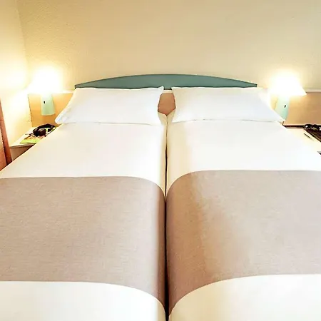Ibis Gare Montparnasse Catalogne Hotel *